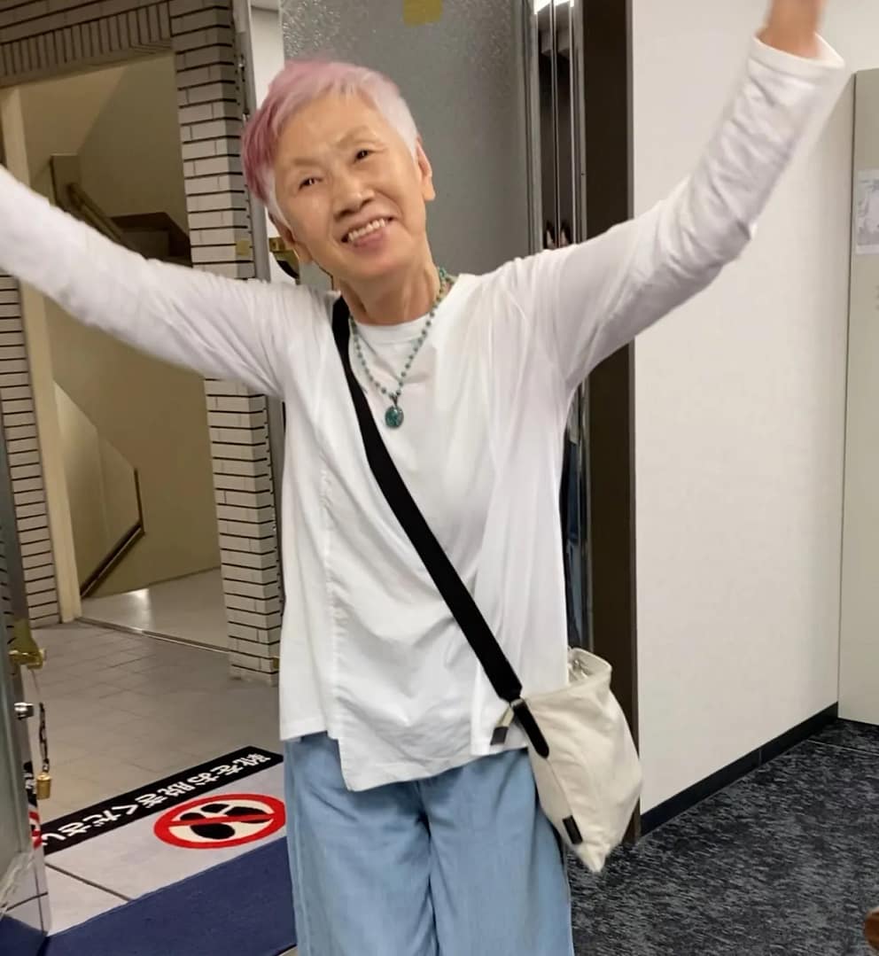 松岡先生が笑顔でお出迎え