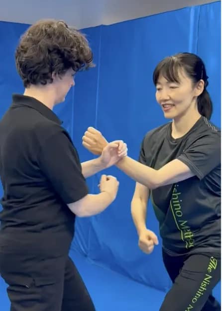 身体で感じ、伝え合う「歩き対気」。