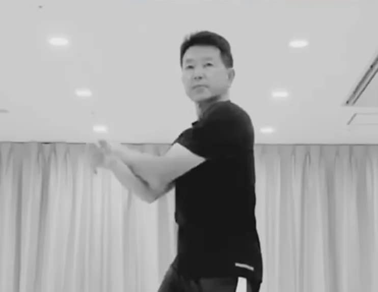全身でゆったりと動く、基本の稽古。