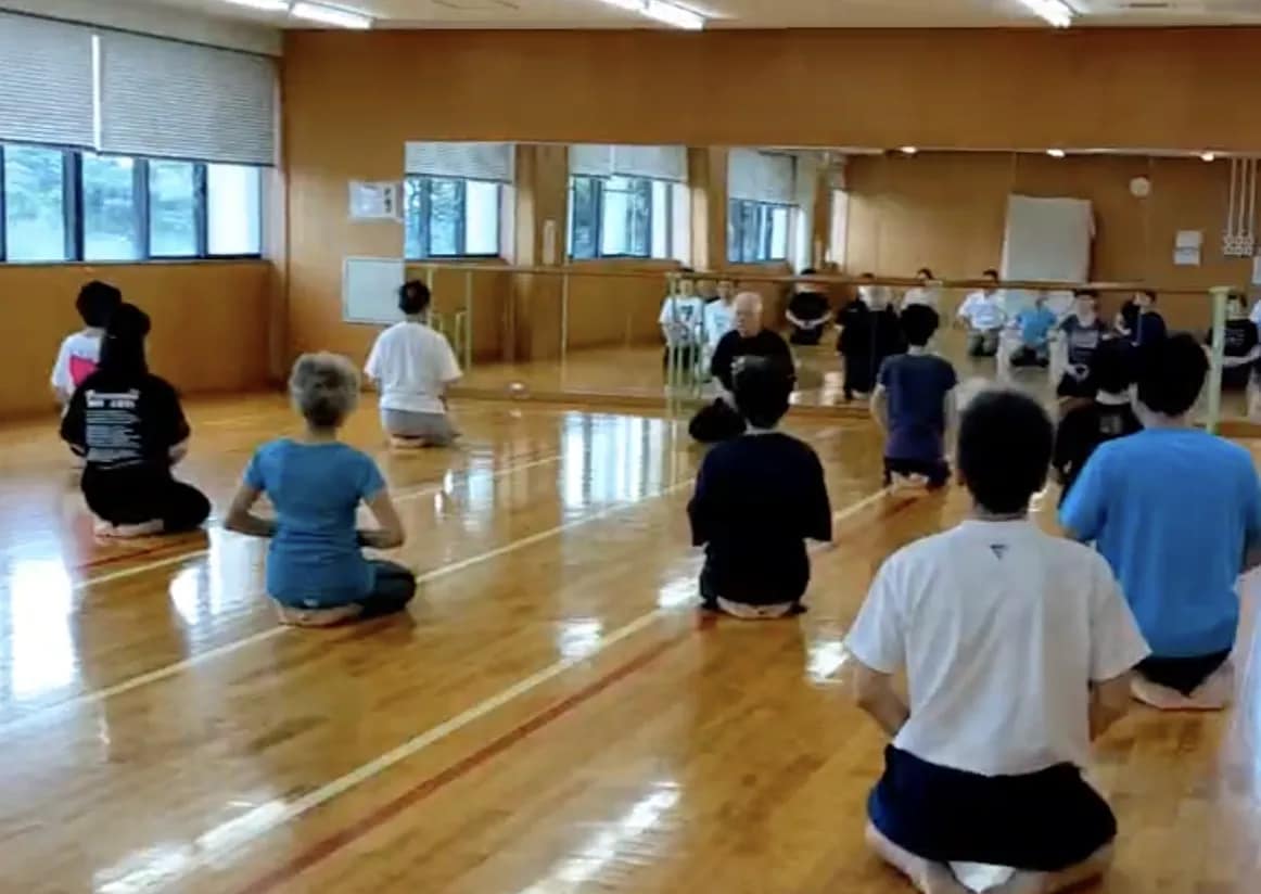 世代を問わず、みんなで取り組む稽古。