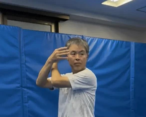足芯呼吸を中心に、ゆったりと身体を動かす稽古。